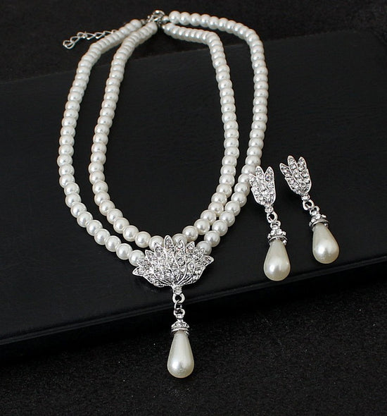 Pearl pendant necklace and earrings